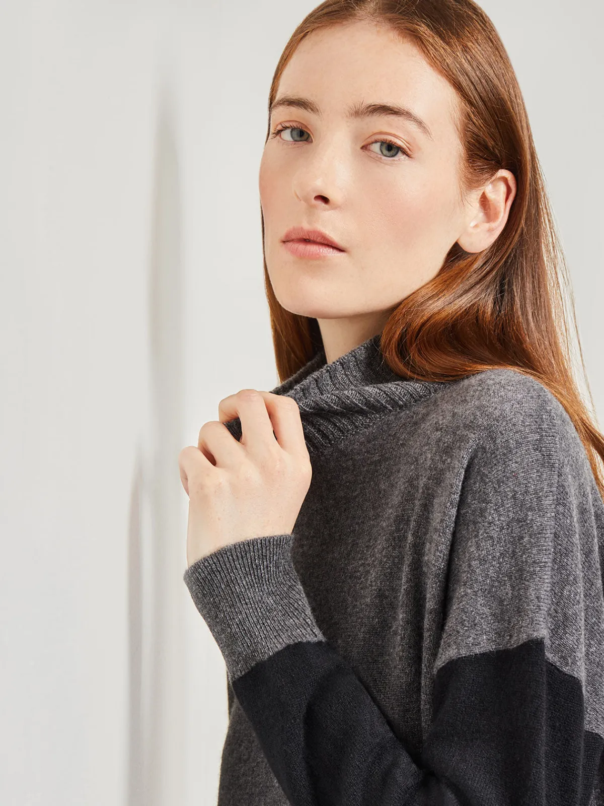 Tops & Tees|Misook Colorblock Cashmere Turtleneck Tunic Black/Charcoal