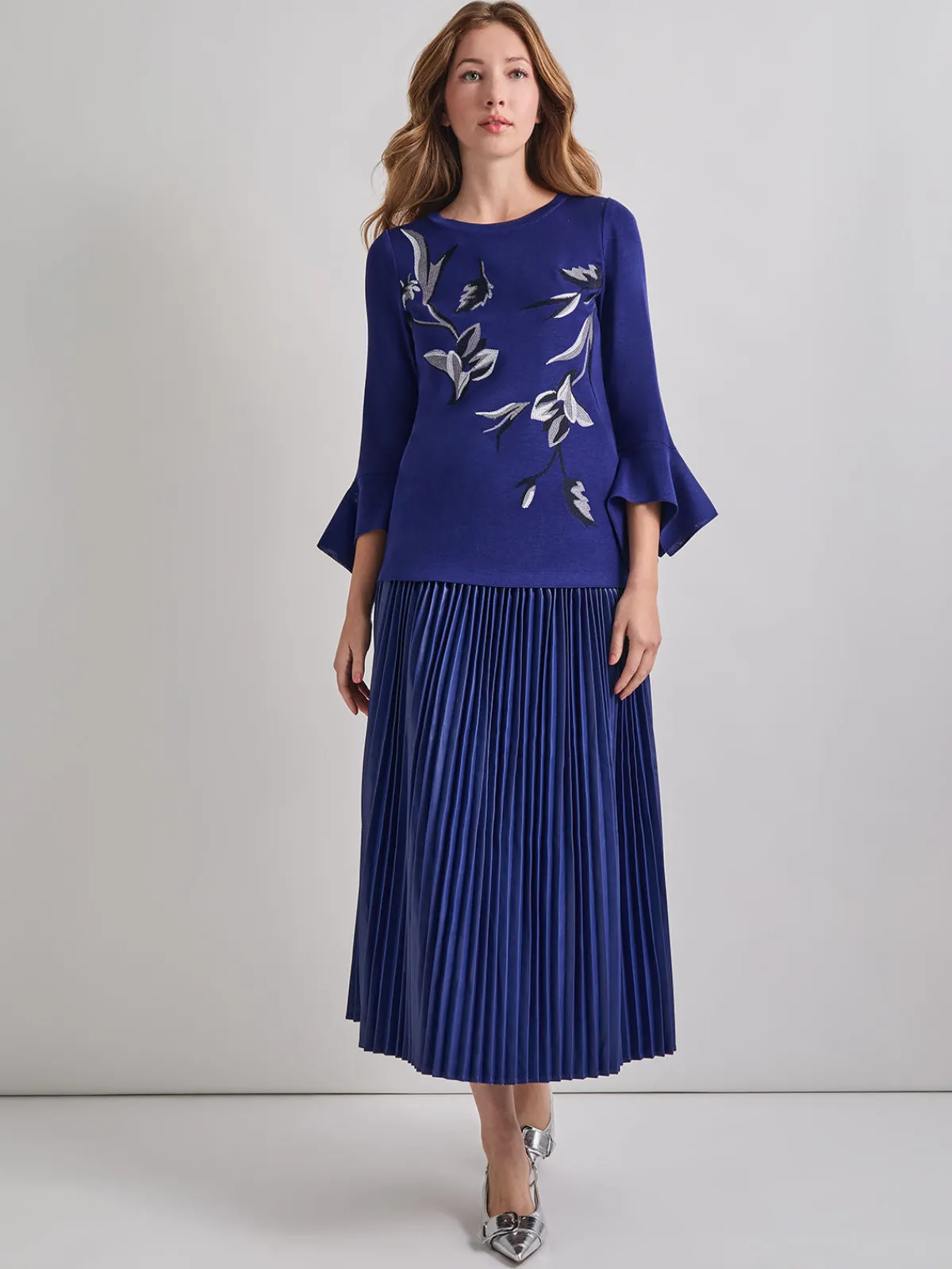 Tops & Tees|Misook Embroidered Floral Knit Blouse StarryNightBlue/Mink/NewIvory/Black