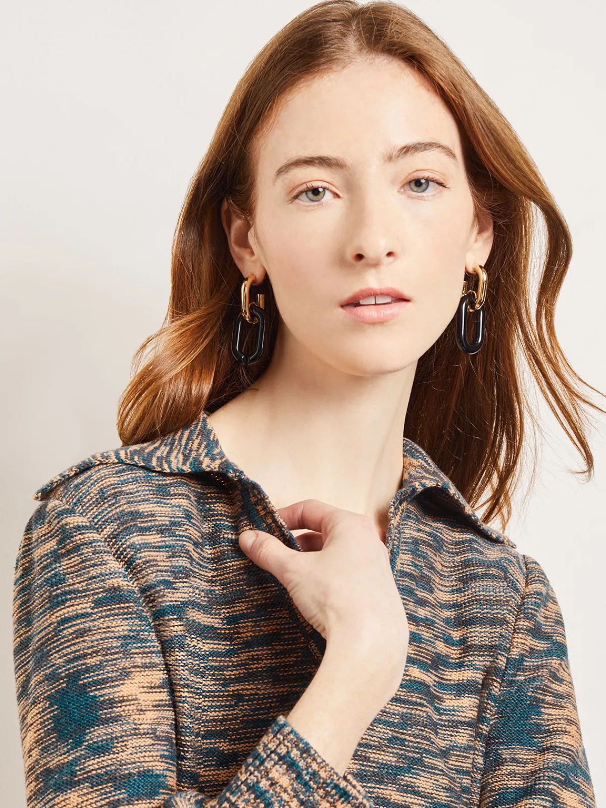Accessories|Earrings|Misook Gold & Black Resin Doorknocker Earrings Gold/Black