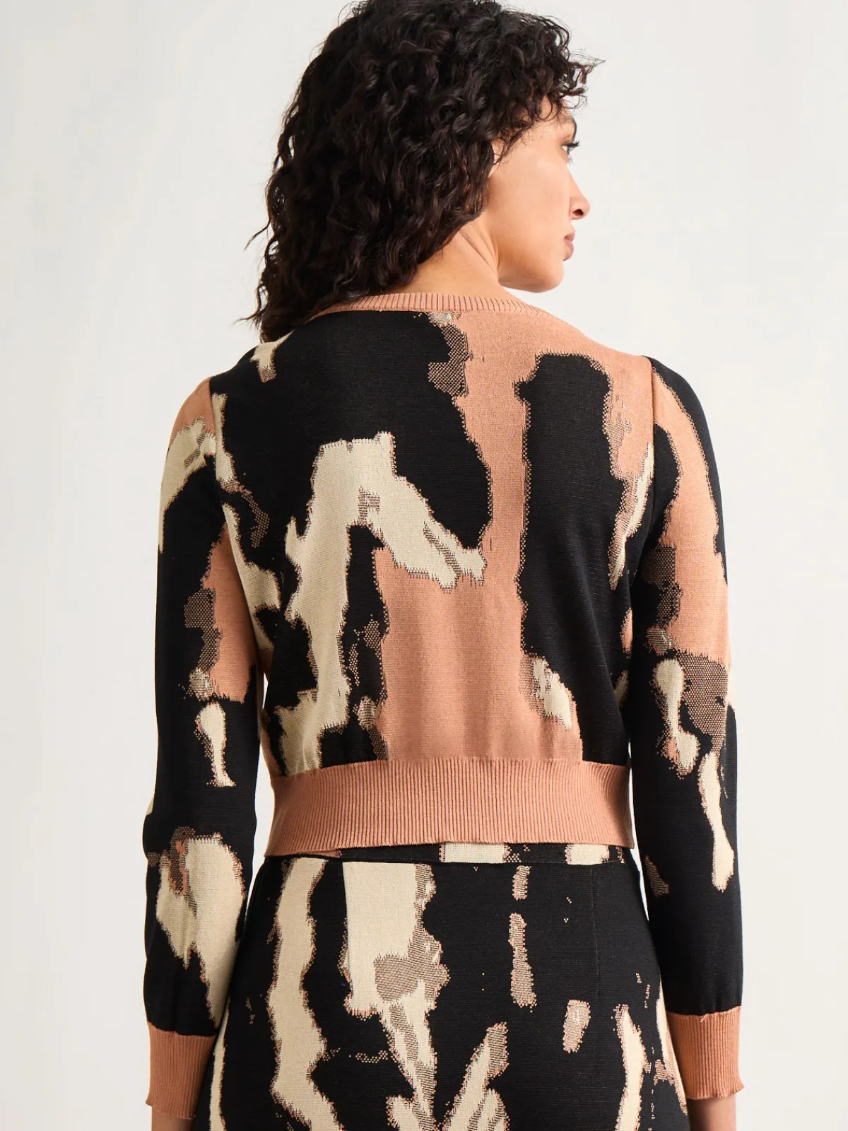 Tops & Tees|Misook Modern Fit Short Jacquard Soft Knit Sweater Top Goldenwood/Parchment/Black
