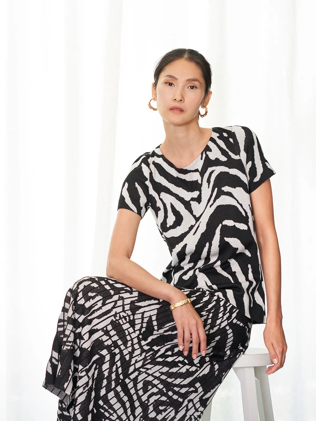 Tops & Tees|Misook Short Sleeve Zebra Soft Knit Top Black/White