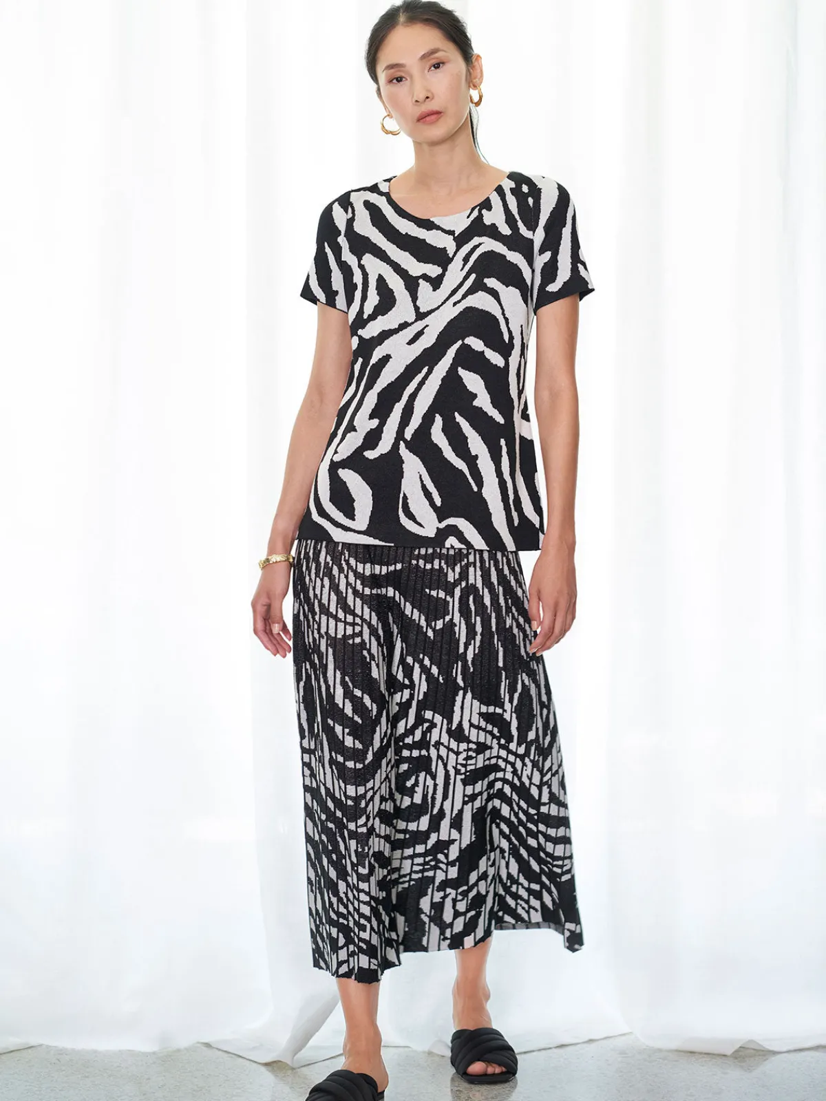 Skirts|Misook Zebra Swirl Soft Knit Skirt Black/White